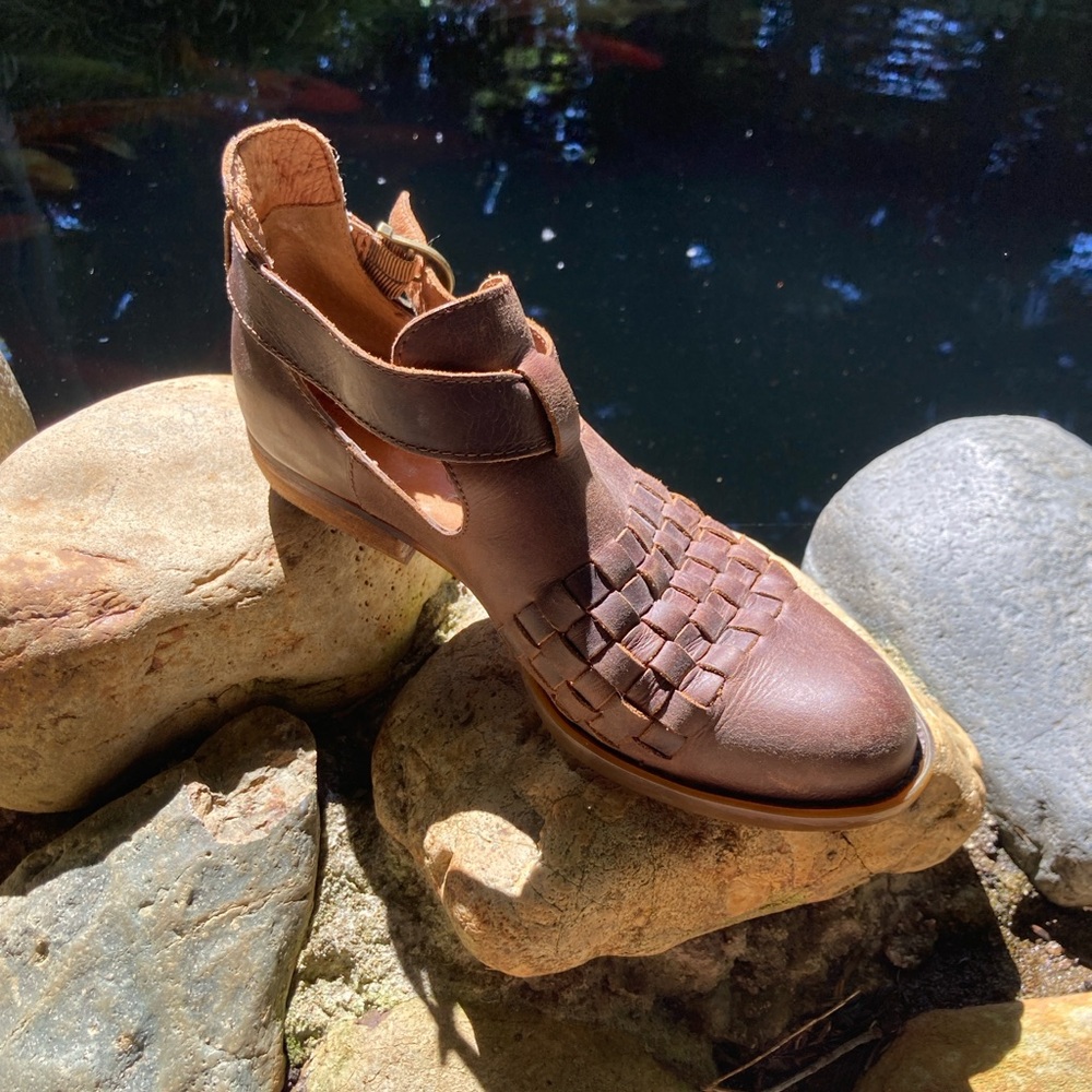 Born Viveka woven western brass buckle bootie size 7.5 - Picture 3 of 15